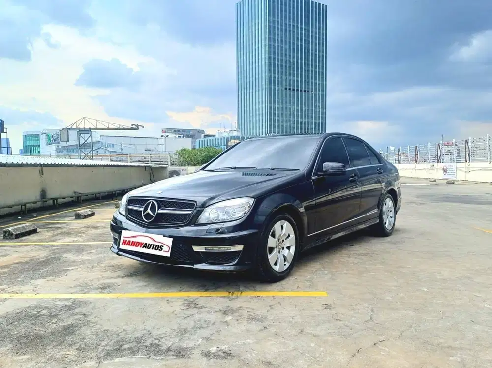 Mercedes Benz C200 Avantgarde Tahun 2010 Automatic Hitam