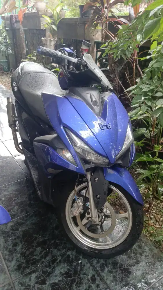 Yamaha Aerox style racing