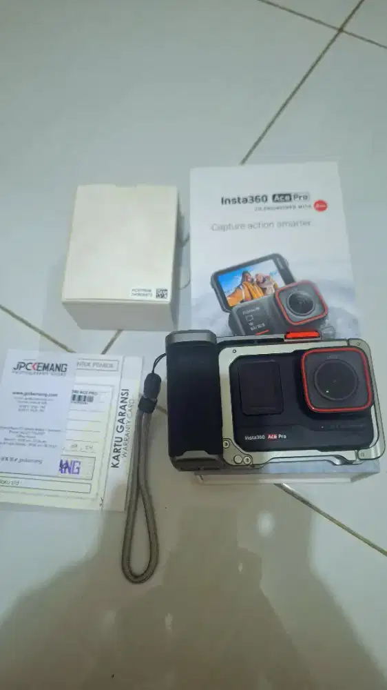 Insta360 Ace pro dan Handgrip