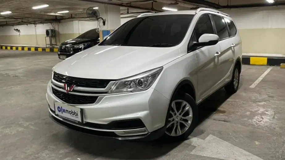 Wuling Cortez 1.5 S Bensin-MT 2021 Putih