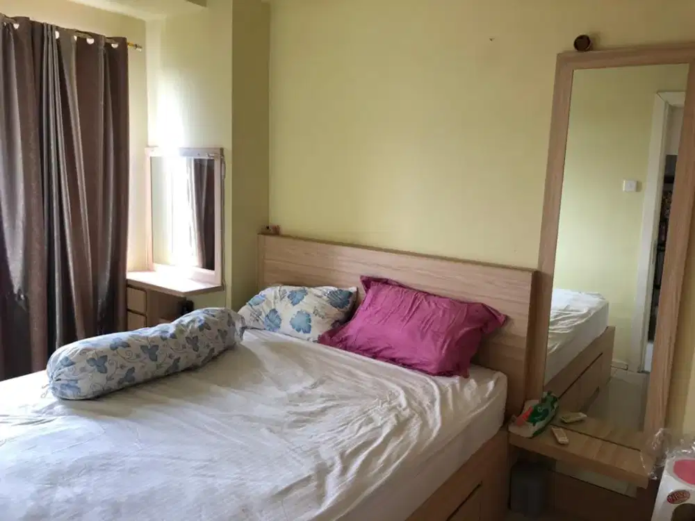 disewakan unit apartemen green lake sunter,2kamar furnished,lantai tengah,view laut priok,hadap utara