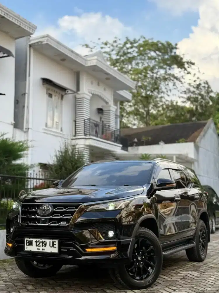 Fortuner GR 2.8 hitam 2023