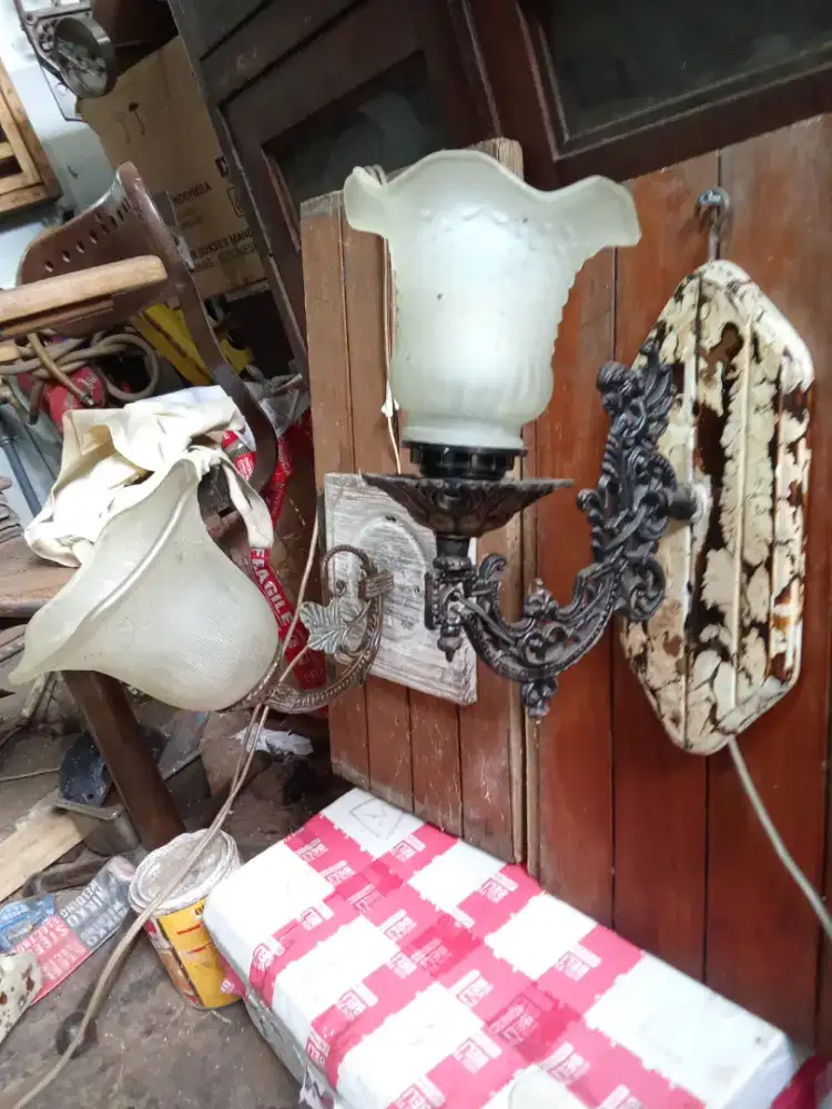 Lampu dinding antik vintage