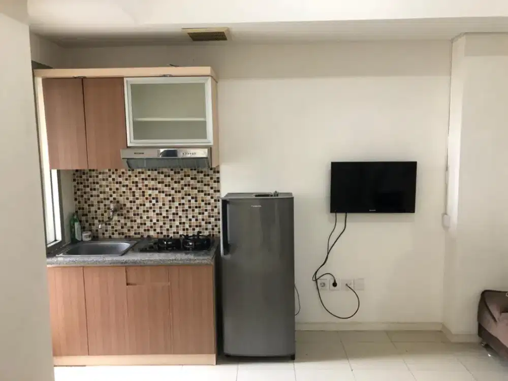 disewa unit apartemen green lake sunter,2kamar furnished,lantai rendah,Ac dan waterheater