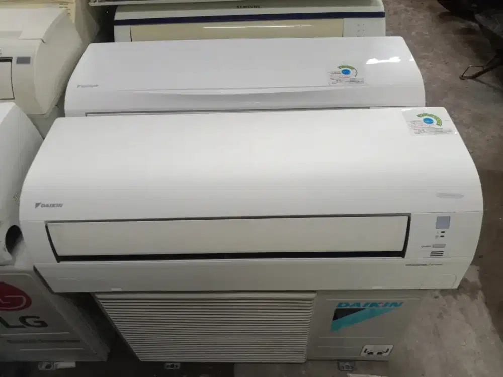 AC daikin 1/2pk dan 3/4pk