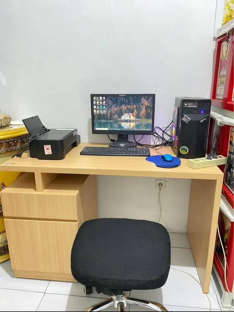 Dijual cepat sepaket komputer dengan printer berikut meja kayu vinyl