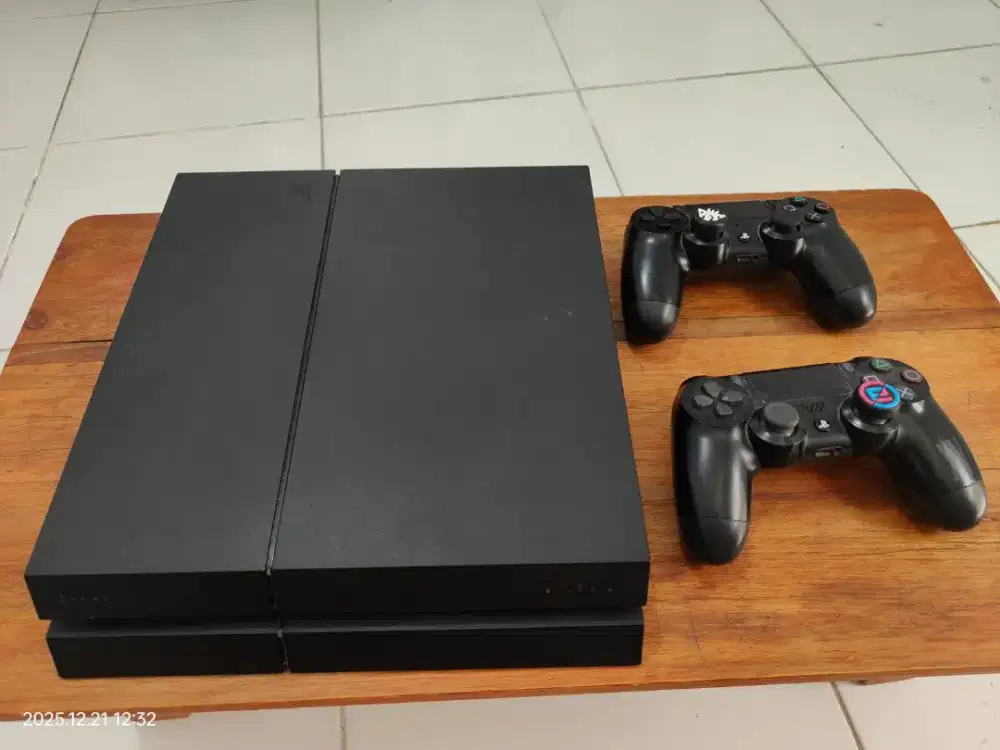 PS4 seri 12 hdd 1TB dan 2 stik siap pakai