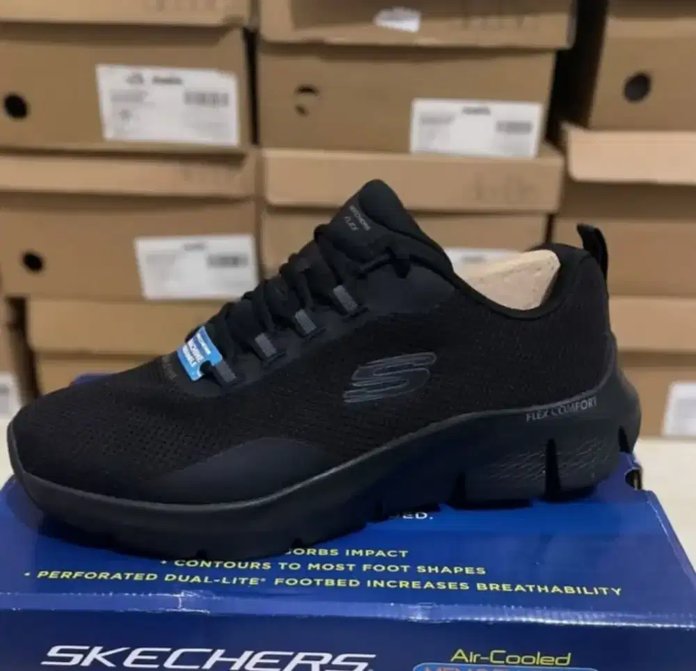 Sepatu skechers ori store