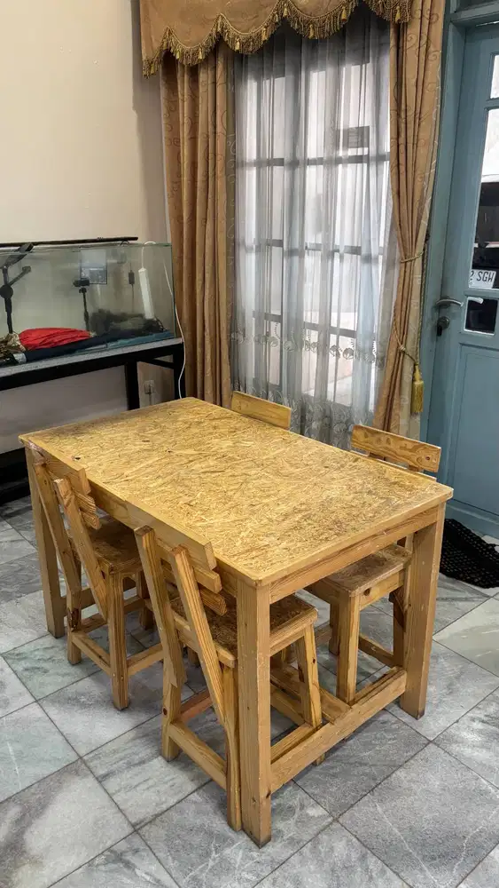 Meja Makan Kayu MDF
