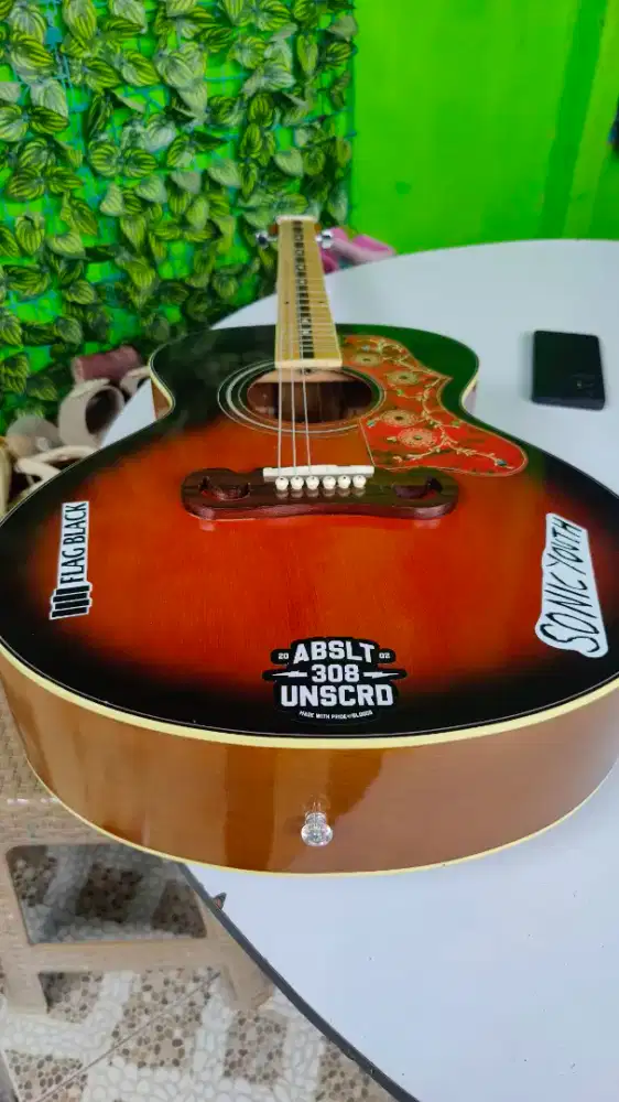 Gitar akustik replika gipson