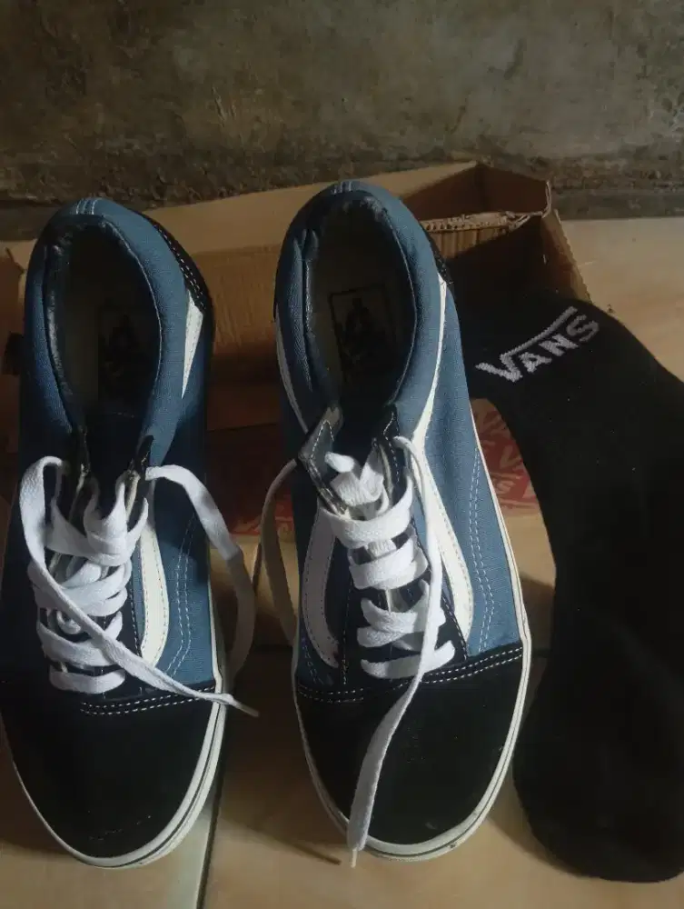 Sepatu vans old skool navy white
