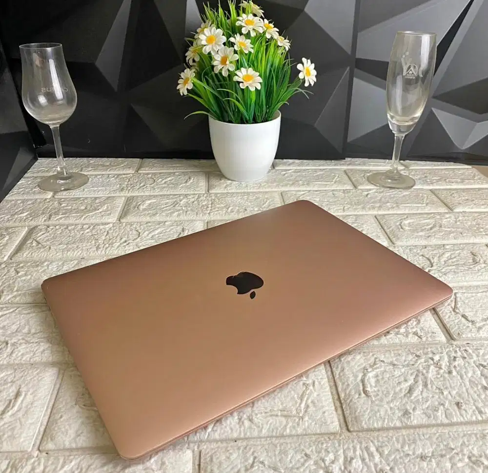 Macbook air M1 gold RAM 8/256 GB