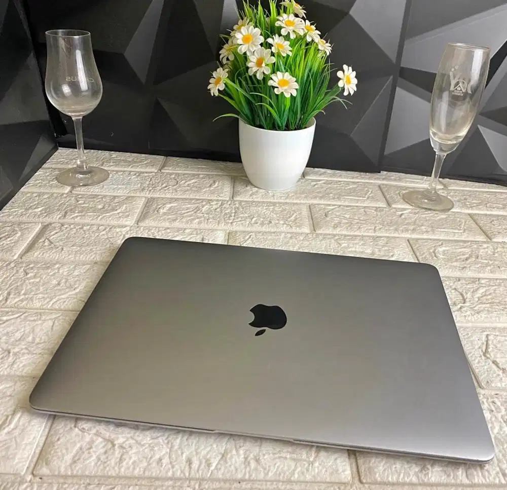 Macbook air M1 space grey Memory 8/256GB