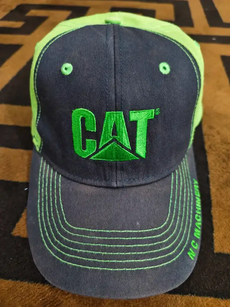 Topi Caterpillar hijau stabilo