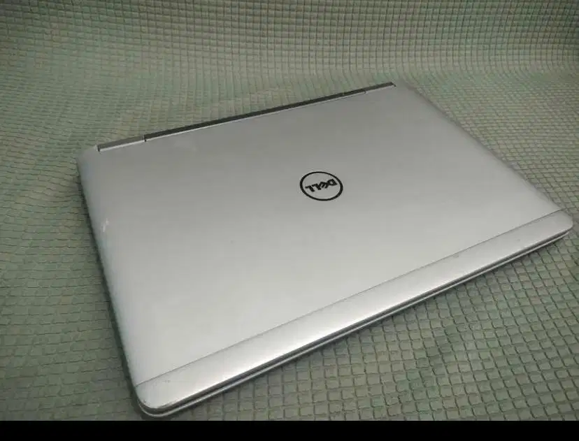 Laptop Dell Latitude E7240 Core i5 Gen 4 SSD Ram 8 Gb Murah Siap Pakai