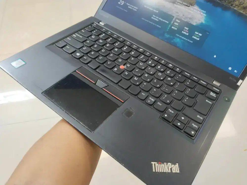 Dijual laptop Lenovo Thinkpad i5-7200 ram 16GB DDR4 SSD 256GB Layar TC