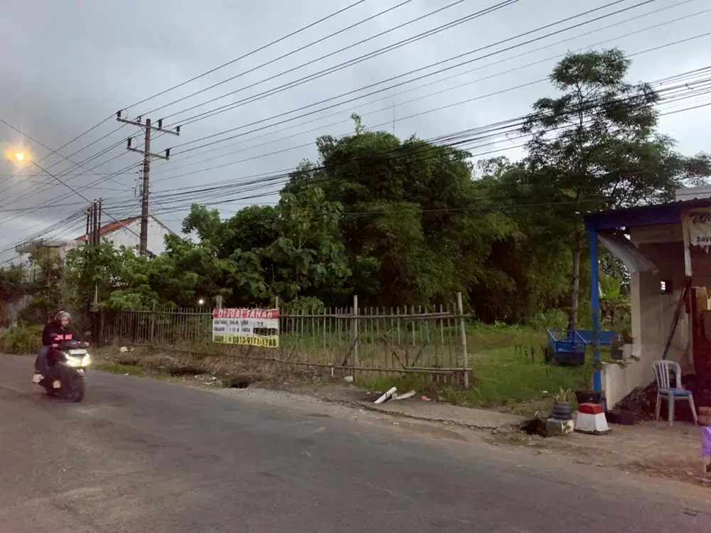 Dijual CEPAT ! LOKASI STRATEGIS COCOK UNTUK BUKA COFFESHOP,RESTAURANT