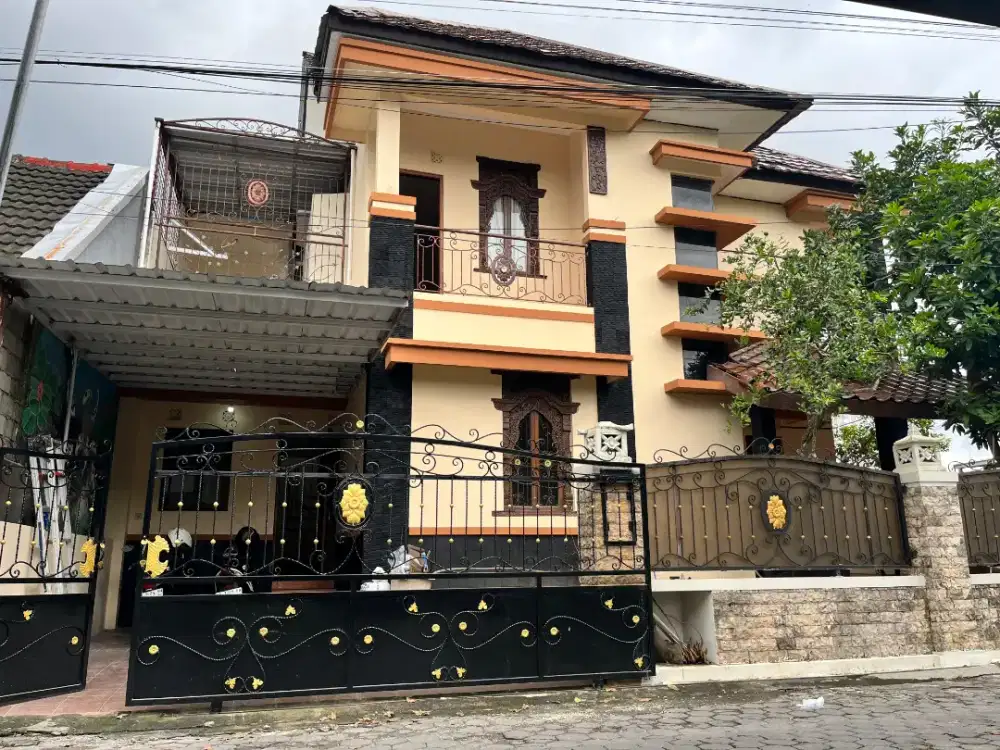 Rumah 2 Lt HOOK Strategis Di Jl Kaliurang KM 7.5