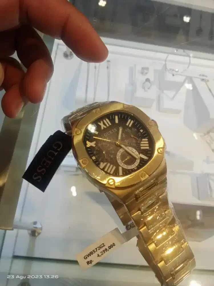 JUAL JAM TANGAN CAKEP SECOND HAND GUESS GW0572G2