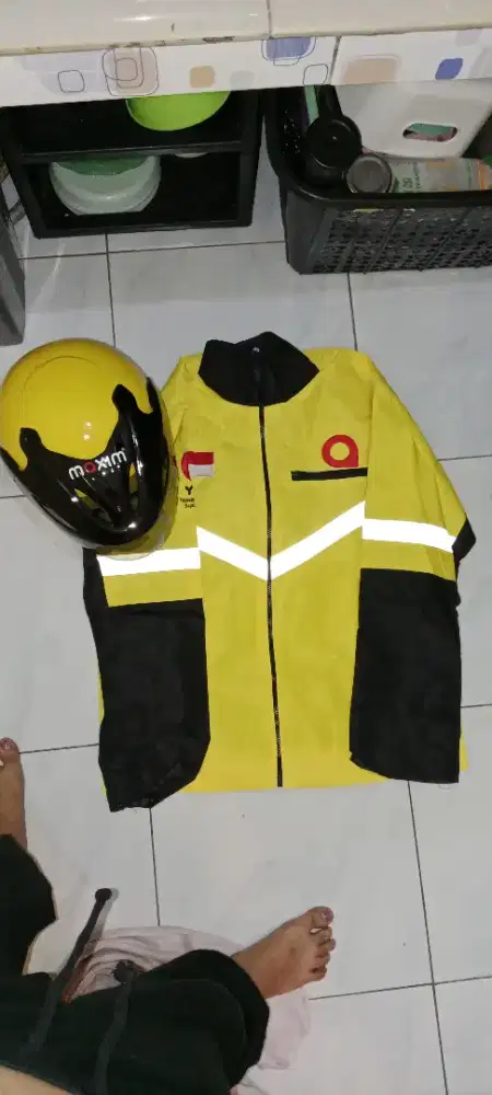 Jaket dan helm baru