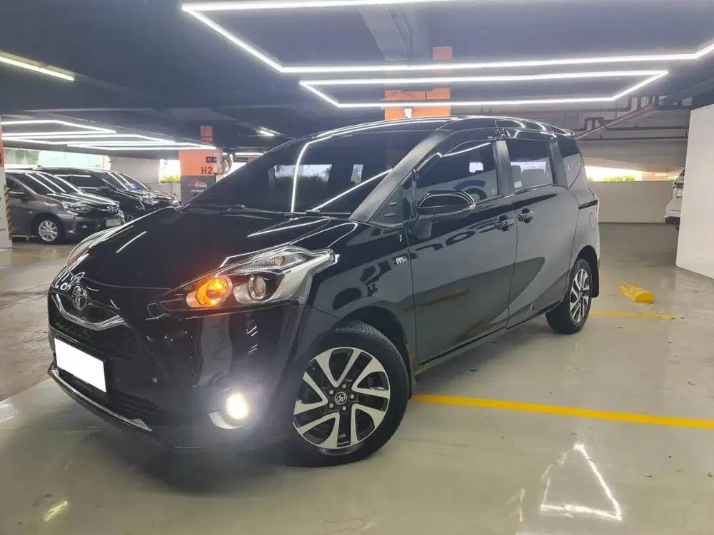 Odo 69rb KM! Toyota Sienta 1.5 V A/T Black Metallic NIK 2019