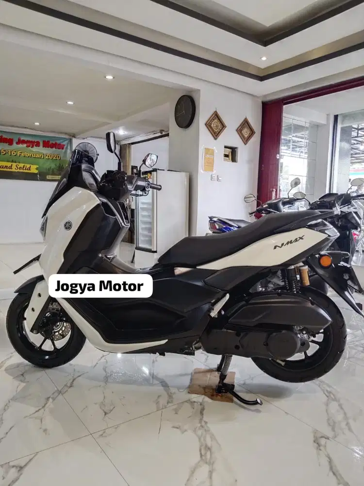 (B) Yamaha nmax neo s tahun 2025