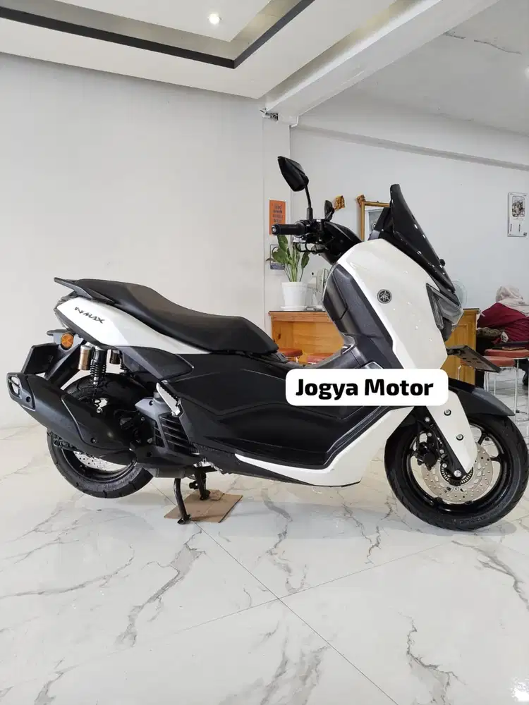 (B) Yamaha nmax neo s tahun 2025