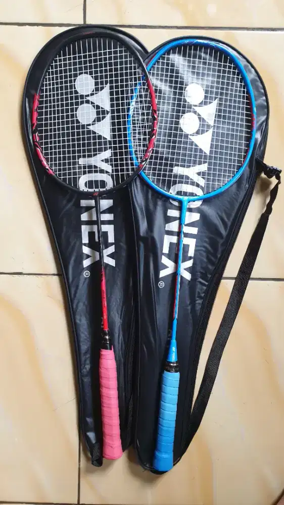 Raket yonex arc saber 11 dan yonex duora 10