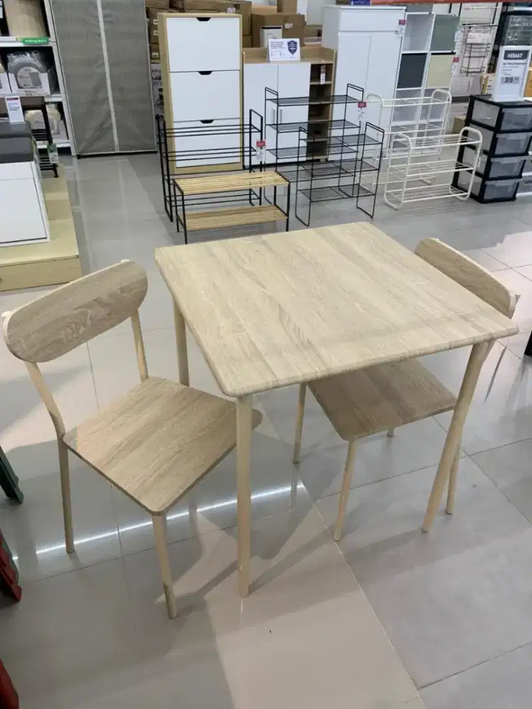 Set meja makan Lamira