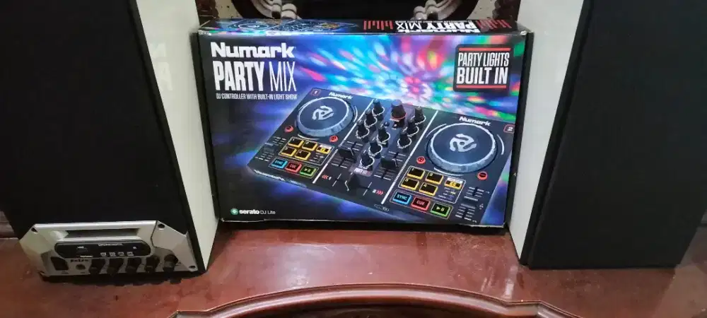 Numark party mix DJ controller