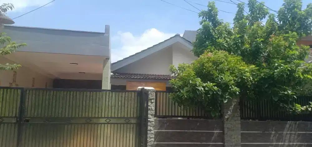 Dijual cepat rumah dengan tanah luas dan bangunan kokoh