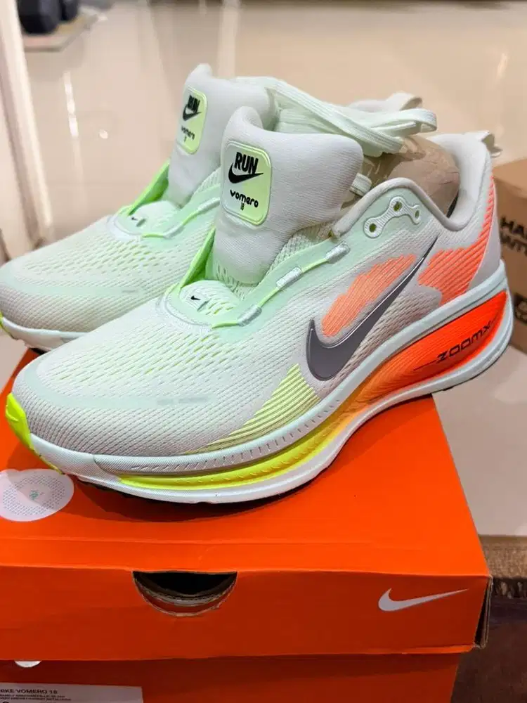 Sepatu pria Nike vomero 18
