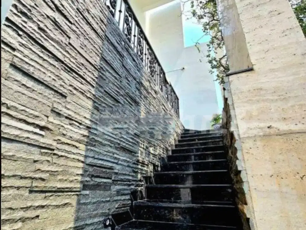 Dijual Rumah Mewah di Alam Sutera Lt.300m2 Harga bisa Nego