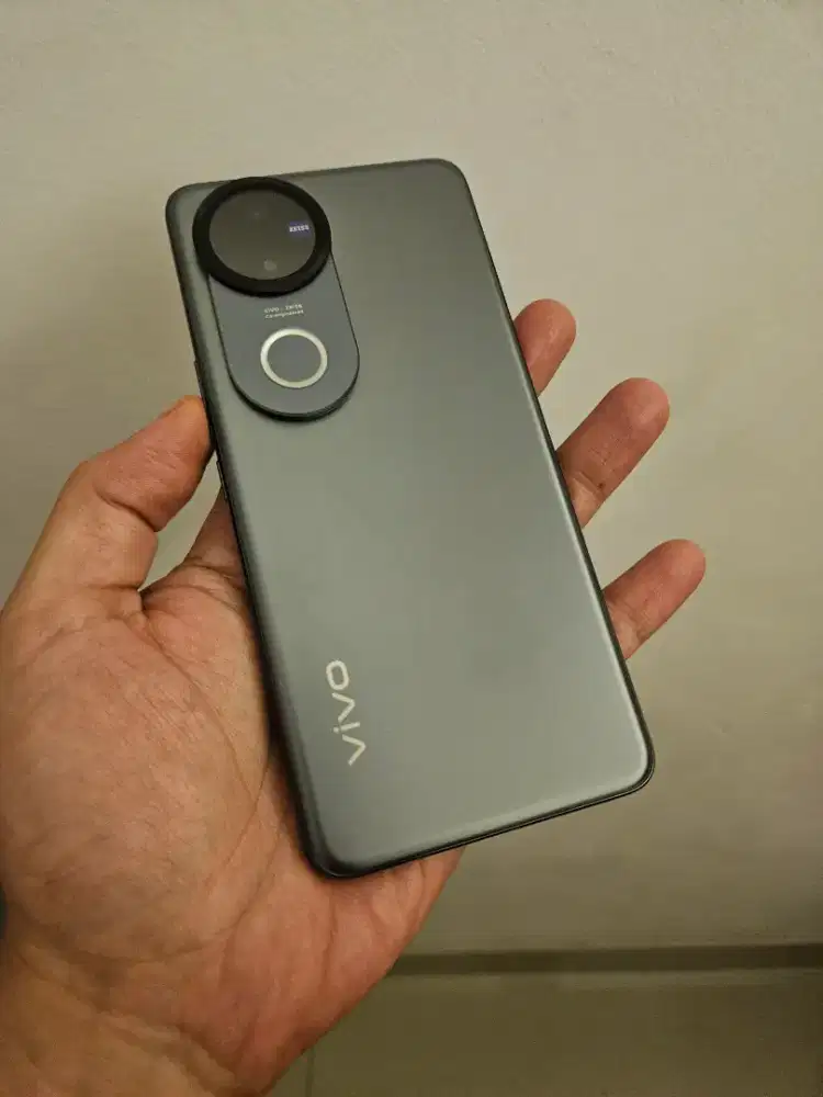 Vivo V50 5g 8/256 resmi Indonesia garansi april 2027