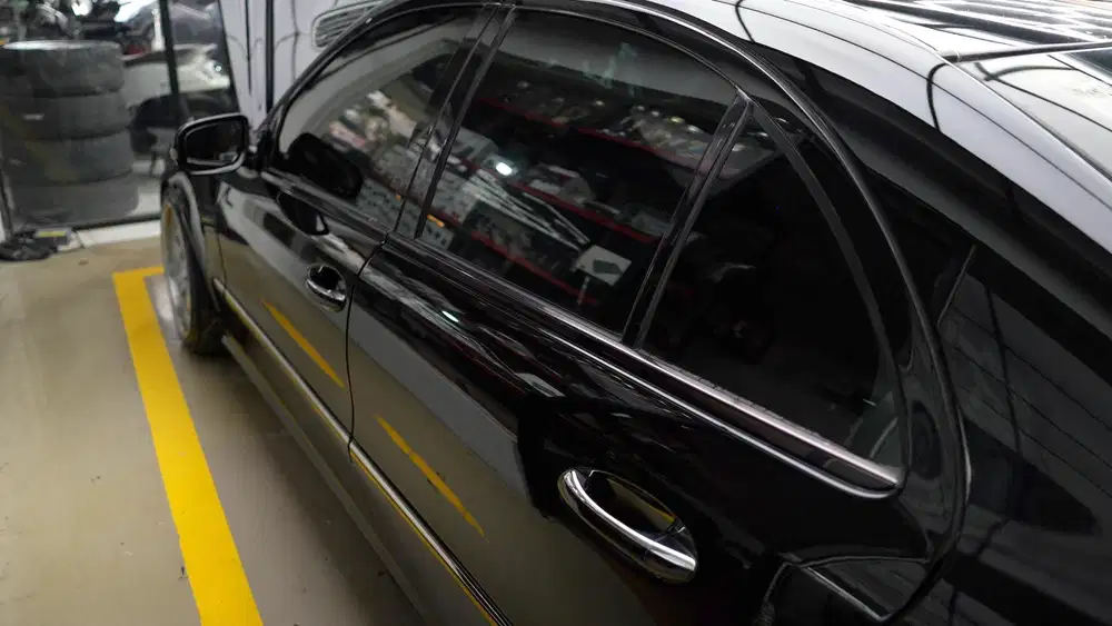 Mercedes-Benz E240 2003 Bensin