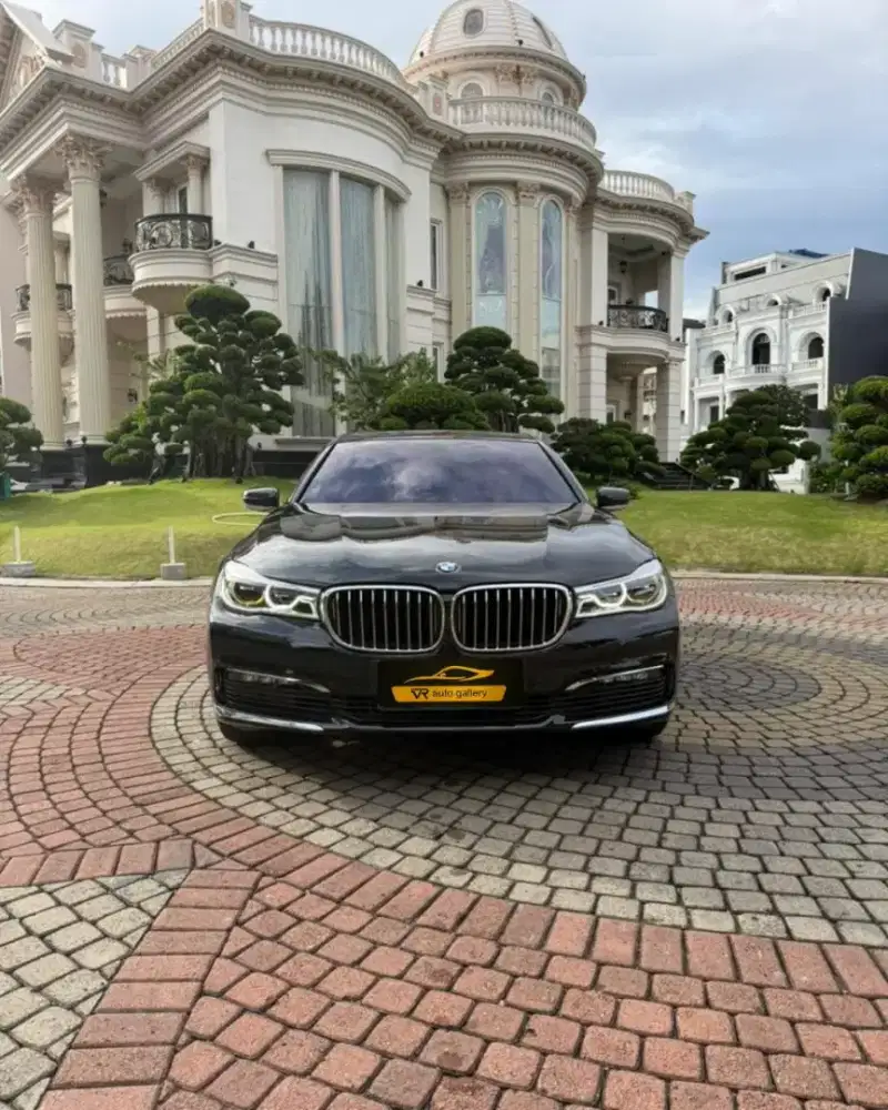 BMW 730Li G12 CKD

Nik 2018