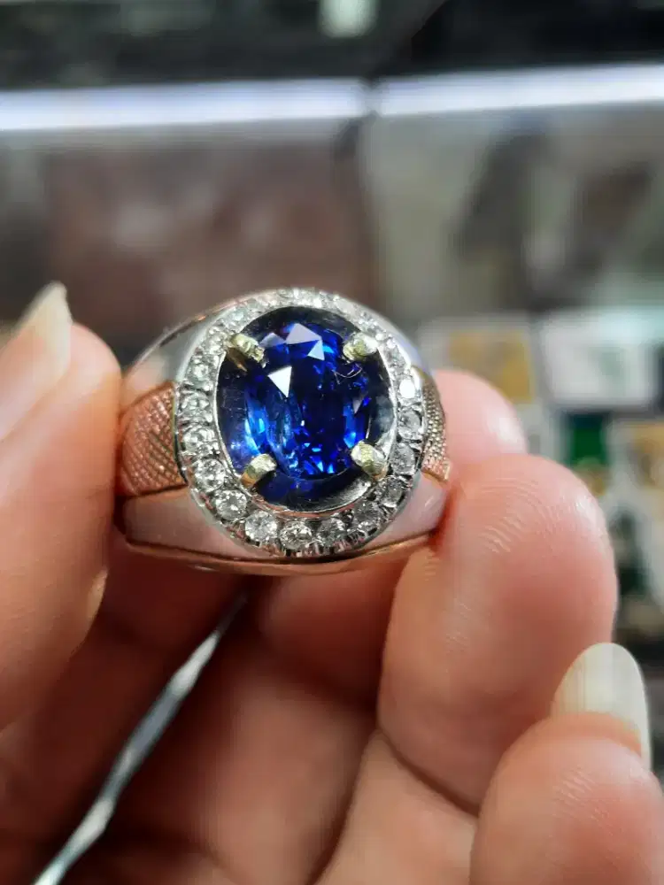 Royal Blue Sapphire Srilanka Gold Diamond