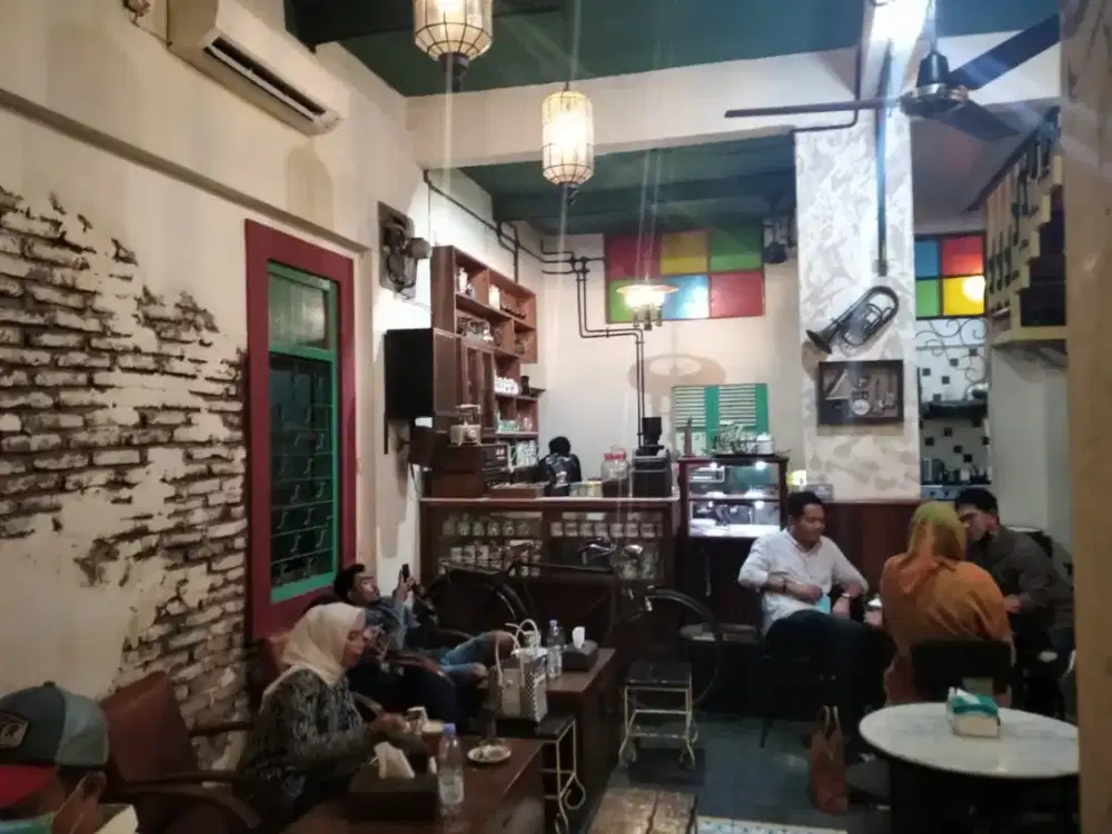 Dibutuhkan waiters/server