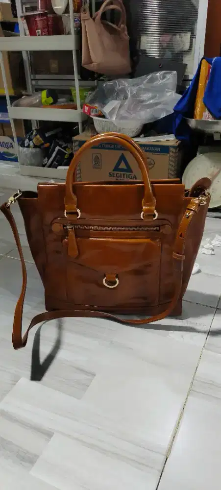 Tas kulit asli merk Gillivo