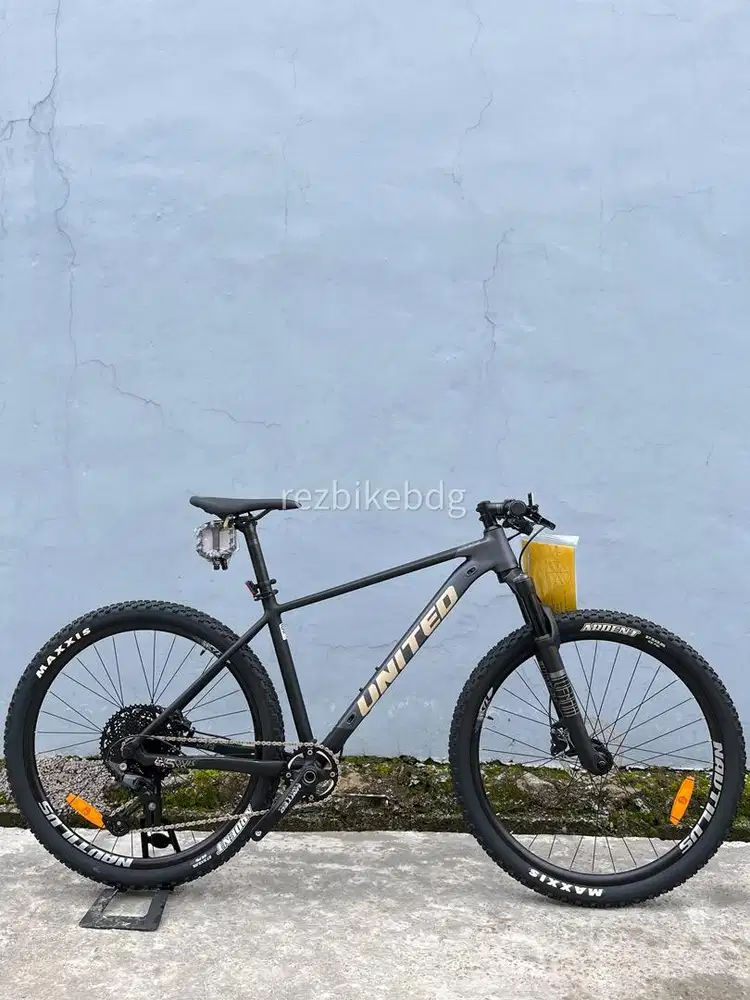 UNITED CLOVIS 5.10 BLACK GREY NEW (GRESS)