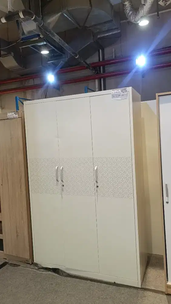 LEMARI 3 PINTU BESI MURAH