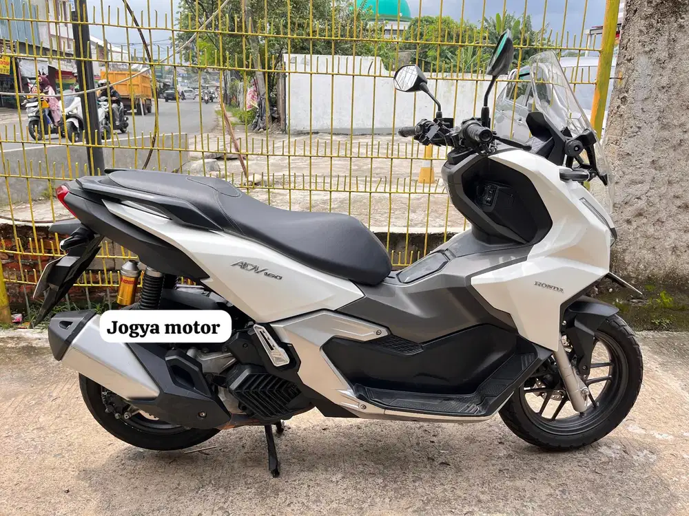 (B) honda adv 160 CBS 2024