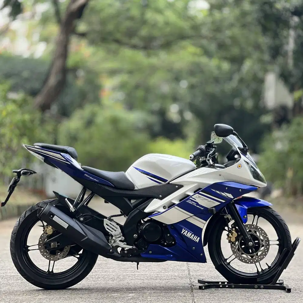 YAMAHA R15 V2 BIRU PUTIH 2015 KM 8K PAJAK PANJANG SIAP PAKAI