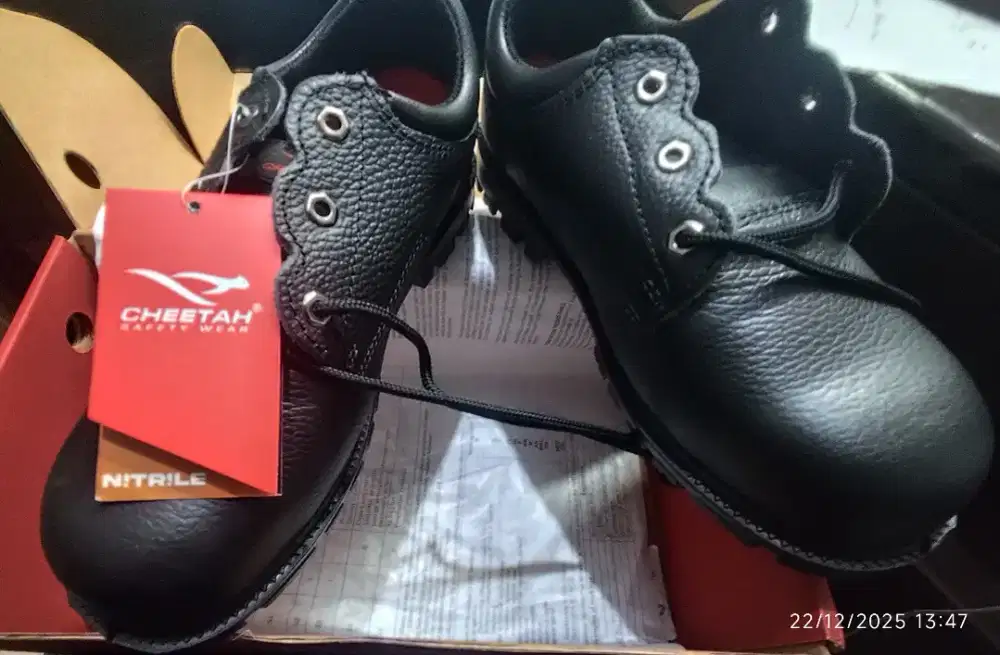 SEPATU SAFETY CHEETAH NITRILE 2002 HITAM
