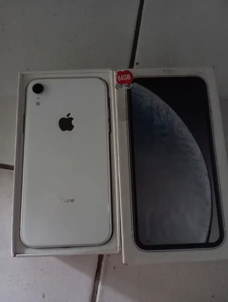 iPhone xr 64 gb white list