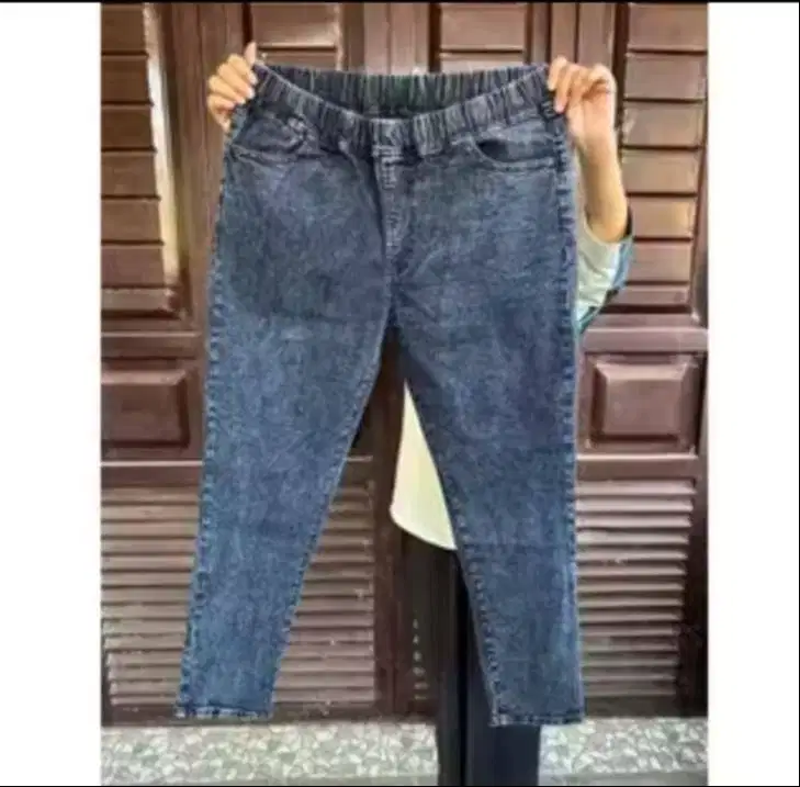 Celana Jeans Wanita Nyaman dan Trendy