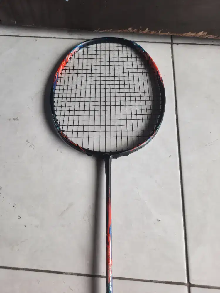 Raket badminton Lining axforce 90 tiger premium