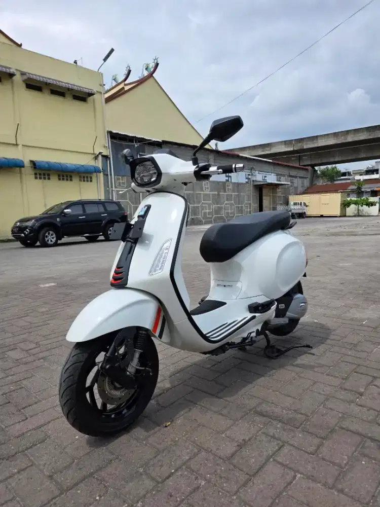 Piaggio Vespa Sprint S Putih 2024