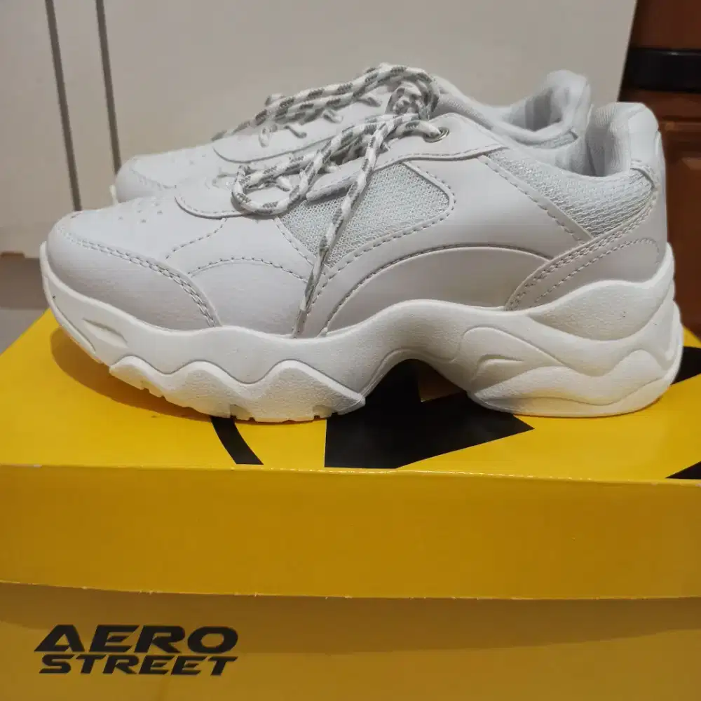 Sepatu Wanita Size 37