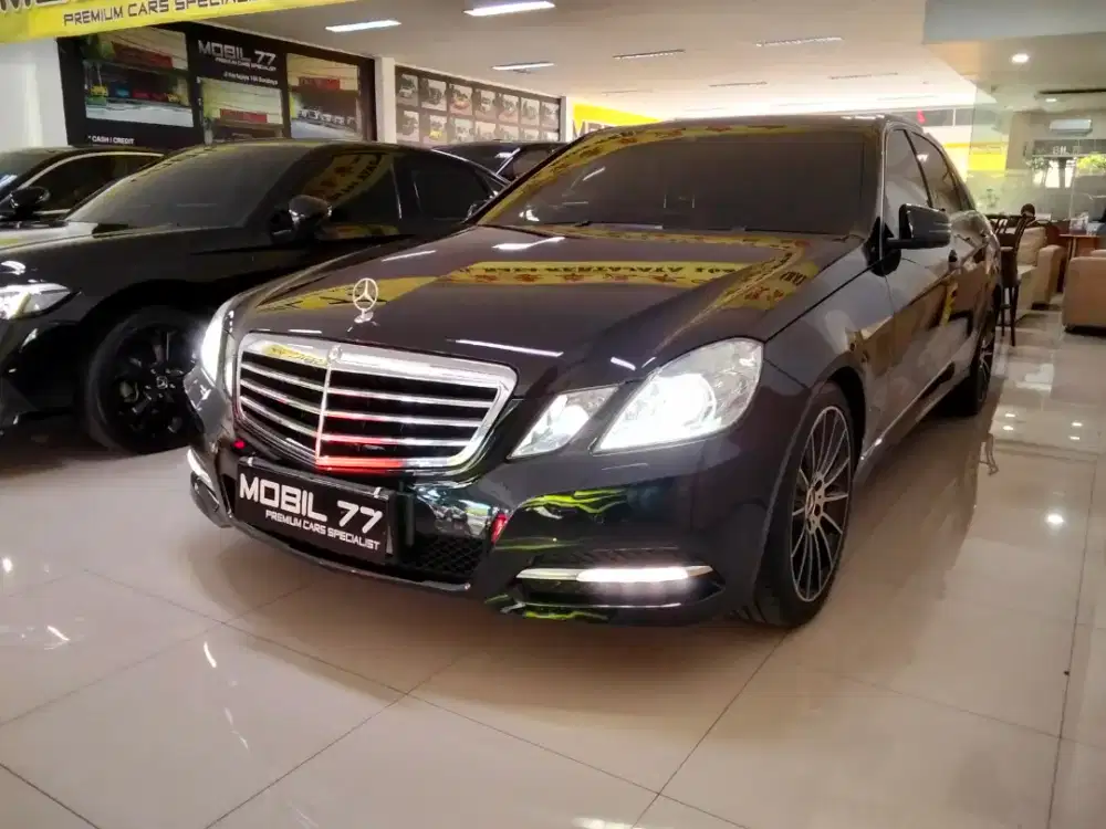 Mercedes Benz E300 avantgarde odo30rb Tahun 2012